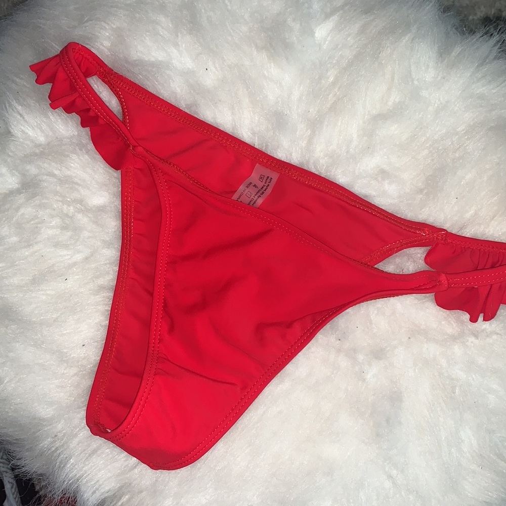 Red ruffle underwire bikini. - Picture 4 of 6